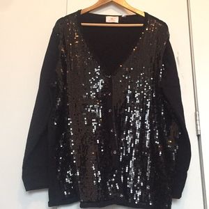 Cardigan in black with two front pane sequins